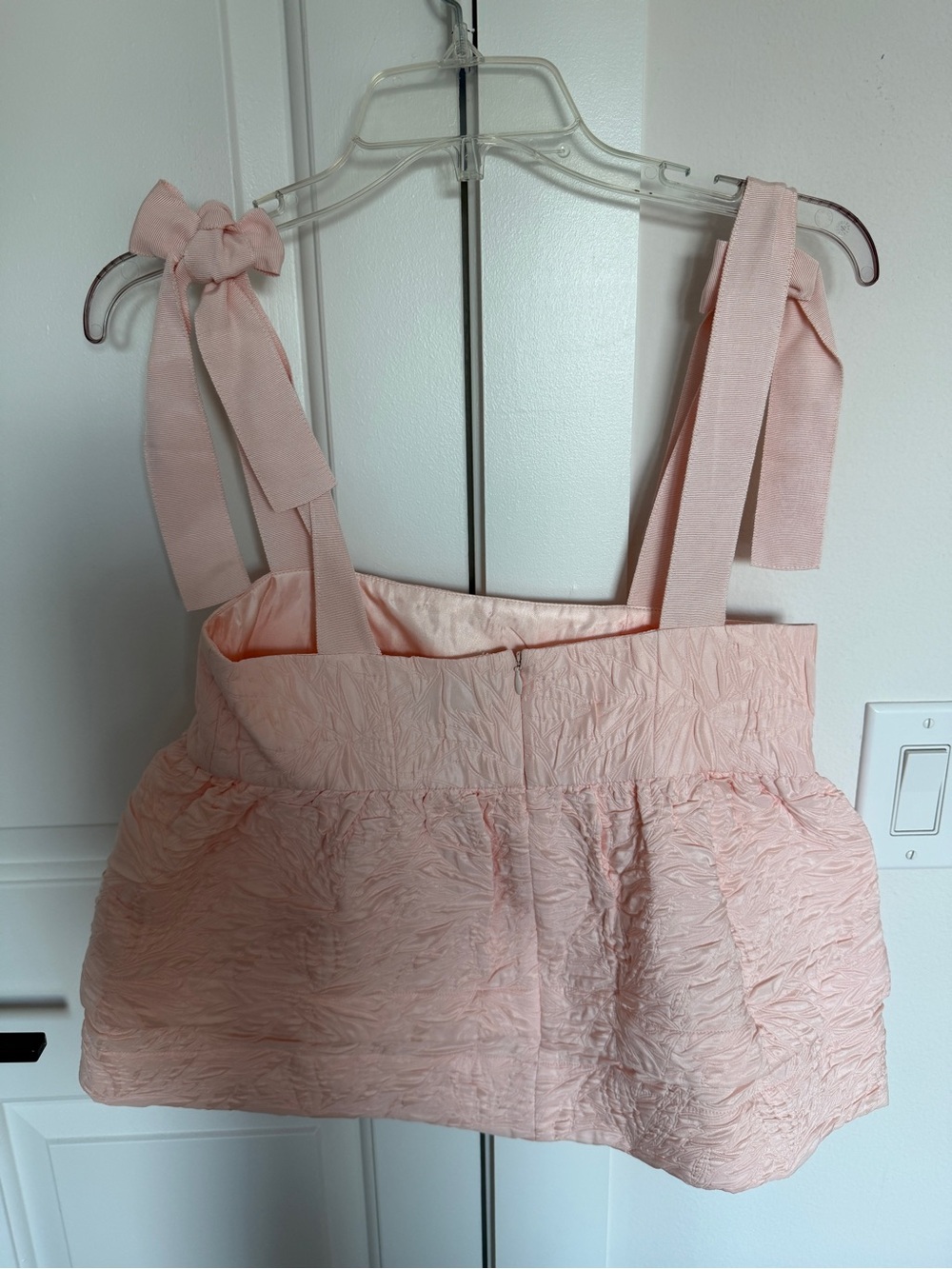 Hunter Bell Women’s Pink Tie-Shoulder Textured Crop Top - Picture 2 of 2